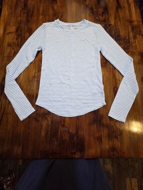 American Eagel Long Sleeve Tee Light Blue Striped- SZ M- Basic Clean Girl